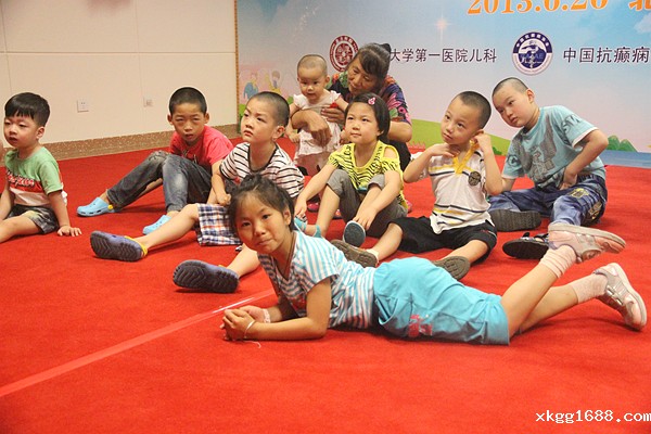 2013癫痫关爱日2_副本.jpg