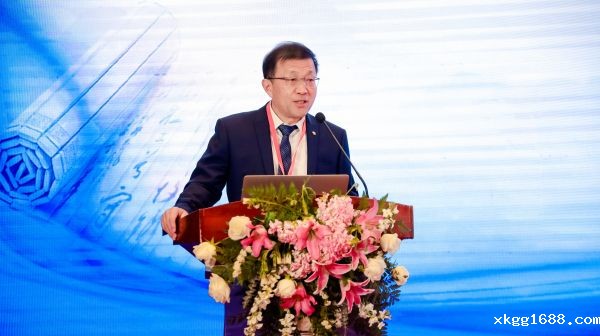 李岩.jpg
